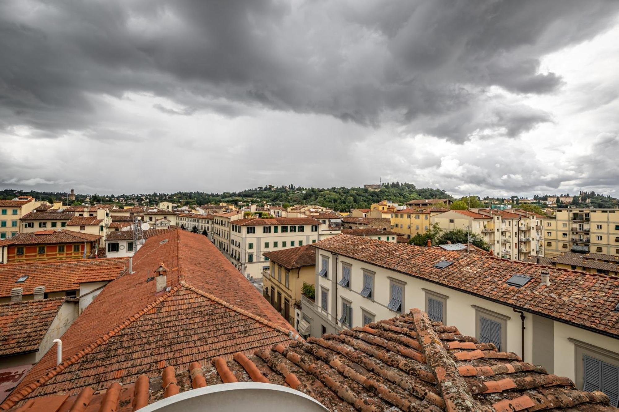 Yid Wonderful Balcony View On Florenz